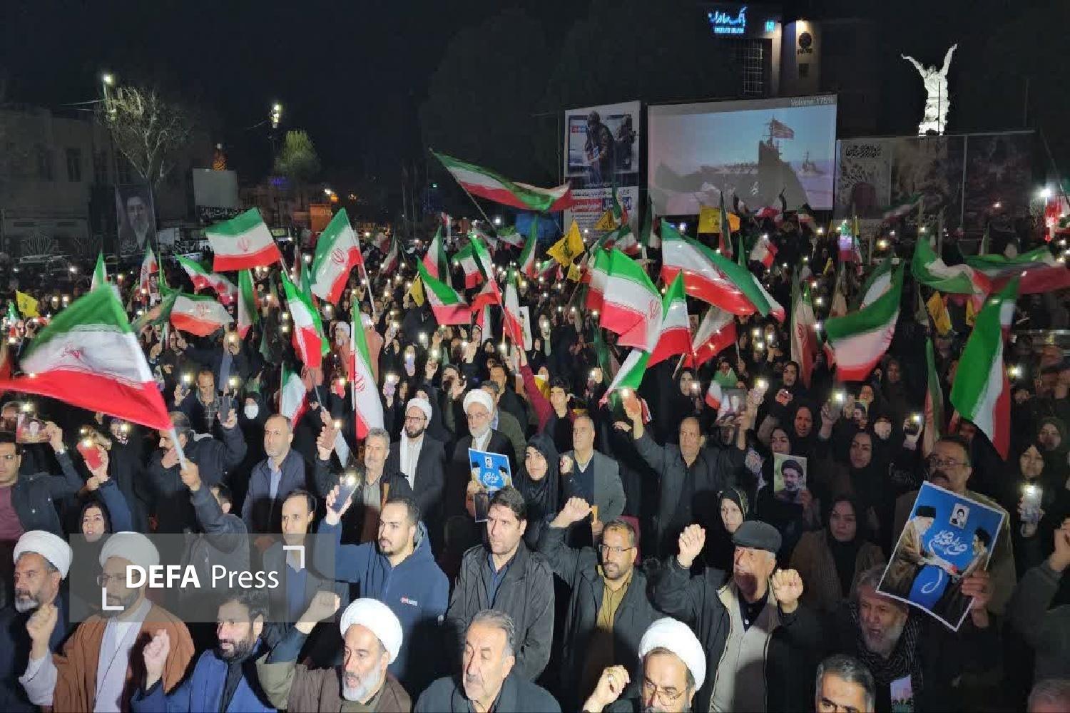 همبستگی ملی در تجمعات شبانه مردم ایران برای دفاع از کشور+ تصاویر و فیلم همبستگی ملی در تجمعات شبانه مردم ایران برای دفاع از کشور+ تصاویر و فیلم