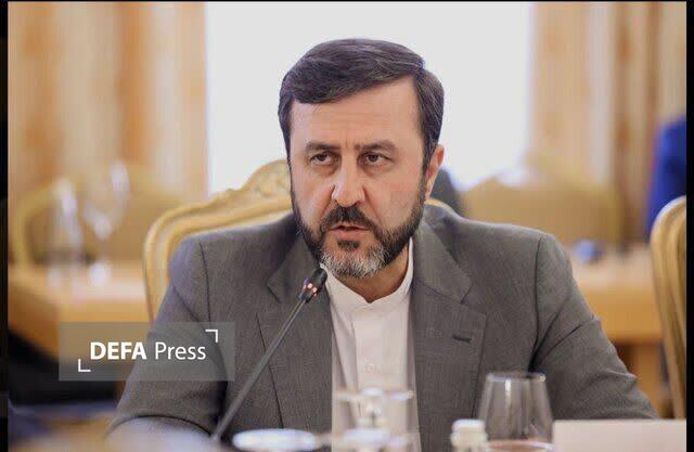 مذاکرات میان ایران و طرف آمریکایی در اسلام‌آباد آغاز شد/ بازگشت ناوشکن آمریکایی از تنگهٔ هرمز با هشدار قاطع ایران