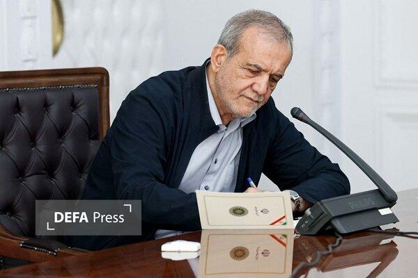 مذاکرات میان ایران و طرف آمریکایی در اسلام‌آباد آغاز شد/ بازگشت ناوشکن آمریکایی از تنگهٔ هرمز با هشدار قاطع ایران