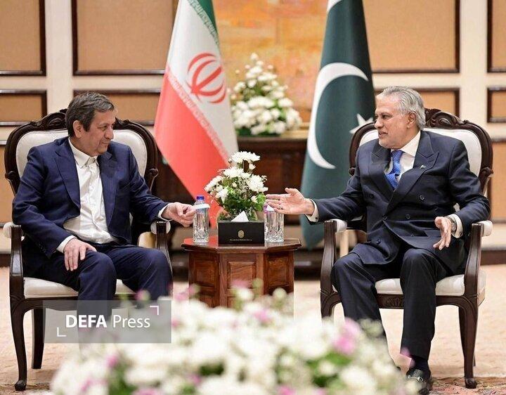 مذاکرات میان ایران و طرف آمریکایی در اسلام‌آباد آغاز شد/ بازگشت ناوشکن آمریکایی از تنگهٔ هرمز با هشدار قاطع ایران