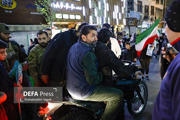 حضور سردار حسن‌زاده در تجمع شبانه مردم پایتخت