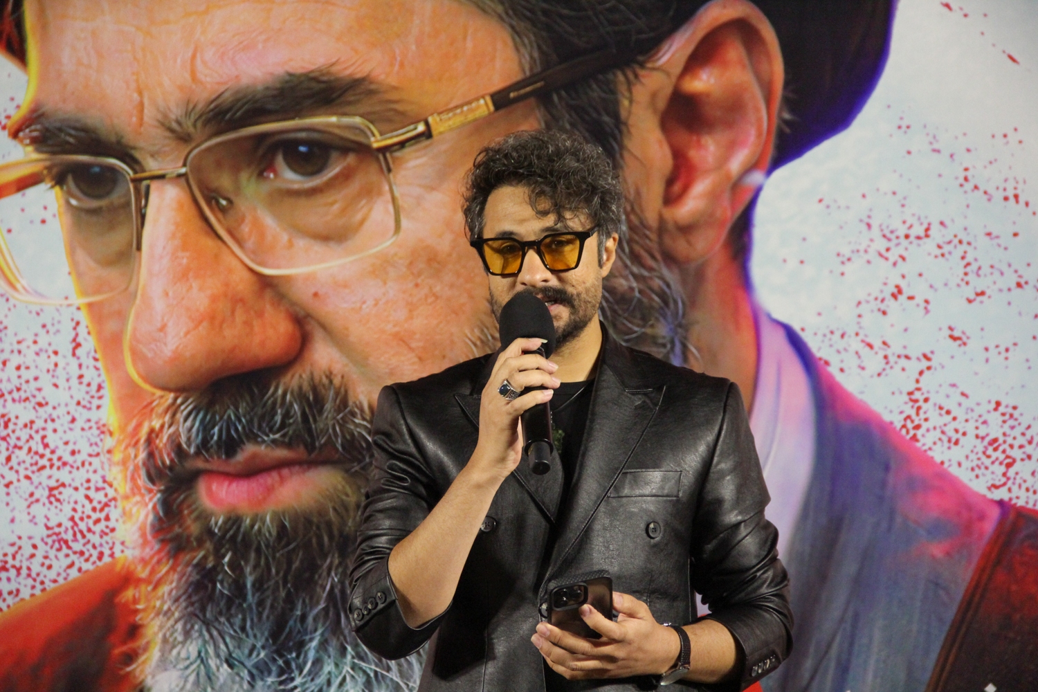 تصاویر/لبیک هنرمندان یزدی به سومین قائد امت