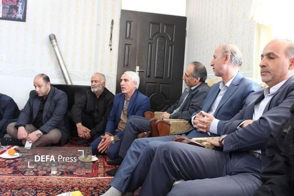 تجلیل مدیر امور بانوان ادارهکل حفظ آثار و نشرارزشهای دفاع مقدس همدان از خانواده شهیده «سیما سلیمانی» + تصاویر تجلیل مدیر امور بانوان ادارهکل حفظ آثار و نشرارزشهای دفاع مقدس همدان از خانواده شهیده «سیما سلیمانی» + تصاویر