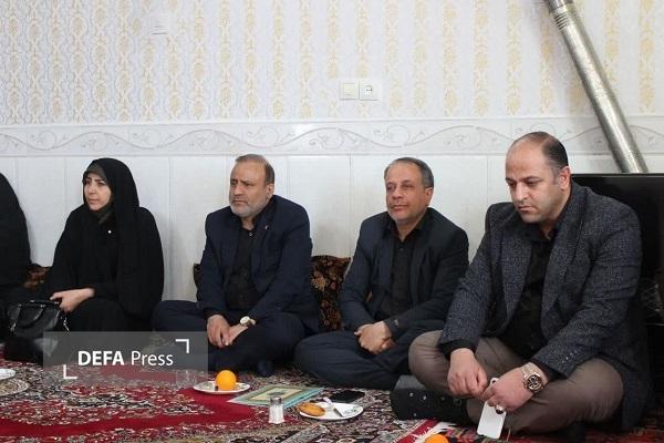 تجلیل مدیر امور بانوان ادارهکل حفظ آثار و نشرارزشهای دفاع مقدس همدان از خانواده شهیده «سیما سلیمانی» + تصاویر تجلیل مدیر امور بانوان ادارهکل حفظ آثار و نشرارزشهای دفاع مقدس همدان از خانواده شهیده «سیما سلیمانی» + تصاویر