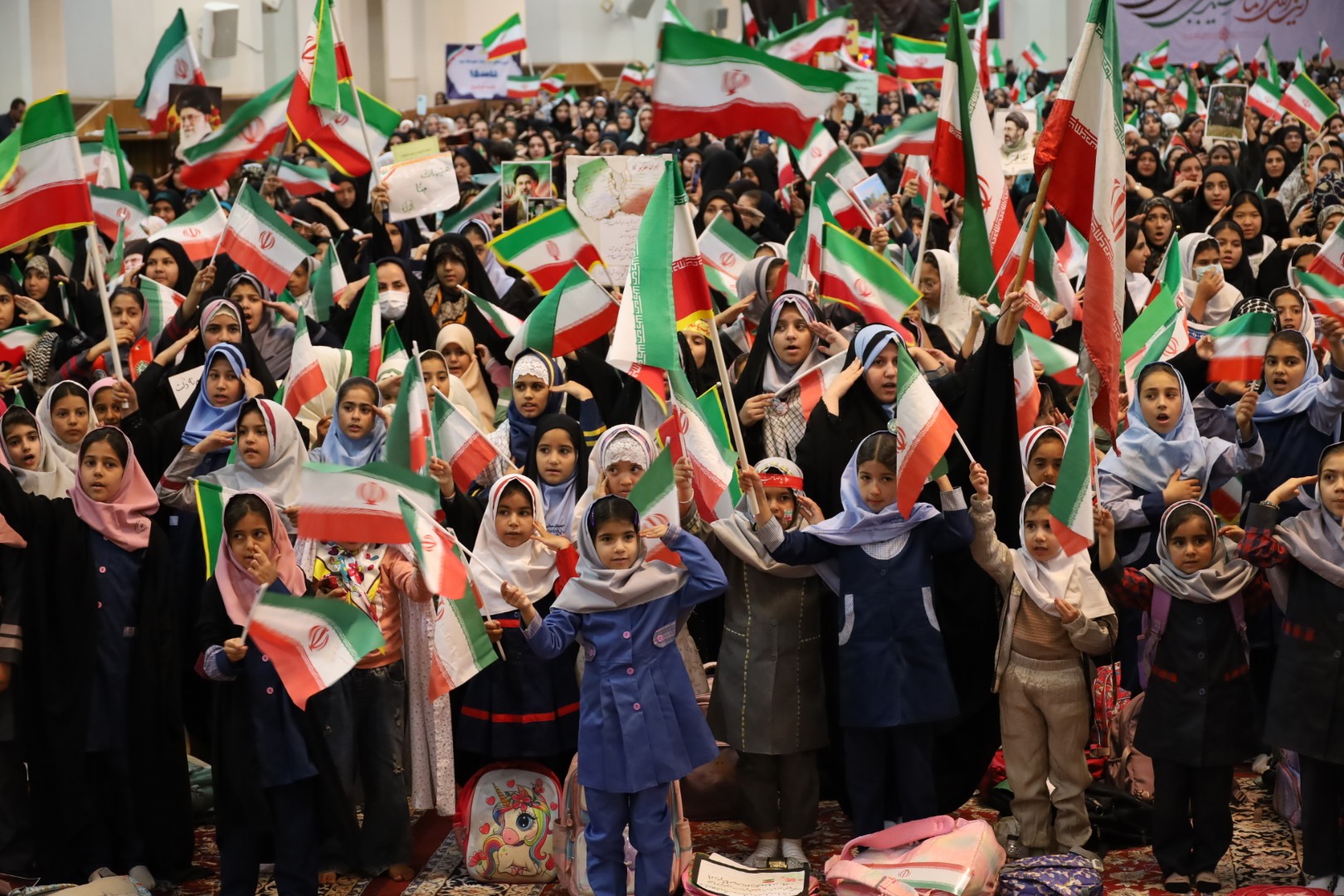 تصاویر/ اجتماع هزاران دانش‌آموز و معلم شیرازی در سوگواره «بیتاب میناب»