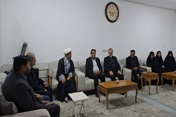 دیدار فرماندار گناباد با خانواده شهید امیر «کاظمی‌مقدم»