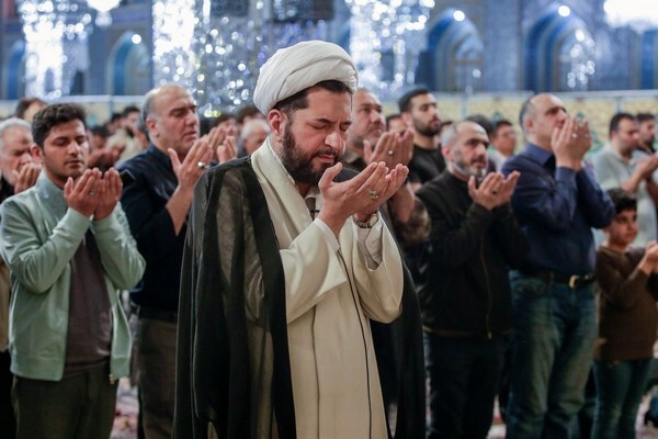 تصاویر/ اقامه نماز استغاثه به امام عصر (عج) در حرم مطهر رضوی