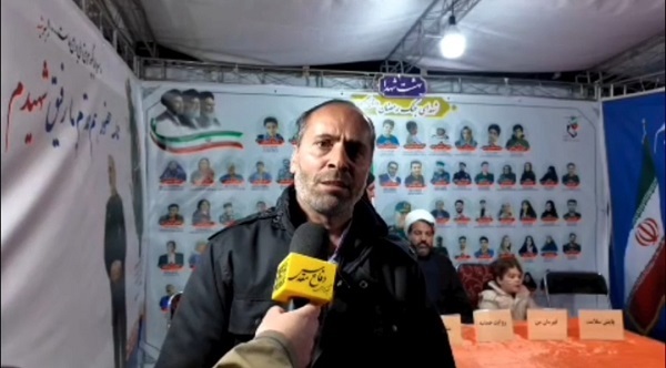 برپایی غرفه «سلام شهید» در تجمع شبانه مردم در اراک+ فیلم