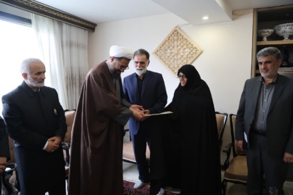 دیدار نماینده ولی‌فقیه در استان همدان با خانواده‌های شهدای جنگ رمضان+ تصاویر
