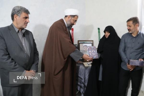 دیدار نماینده ولی‌فقیه در استان همدان با خانواده‌های شهدای جنگ رمضان + تصاویر
