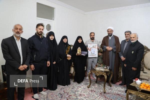 دیدار نماینده ولی‌فقیه در استان همدان با خانواده‌های شهدای جنگ رمضان + تصاویر