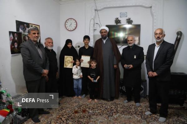 دیدار نماینده ولی‌فقیه در استان همدان با خانواده‌های شهدای جنگ رمضان + تصاویر