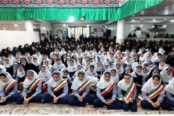 مراسم گرامیداشت شهید «رقیه شیری» آموزگار زنجانی و خانواده شهیدش