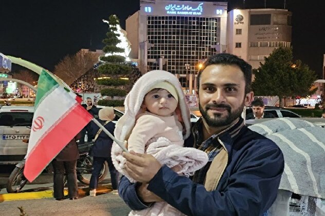 تصاویر/ تداوم تجمع مردمی میدان‌داران سنندج در حمایت از ایران اسلامی