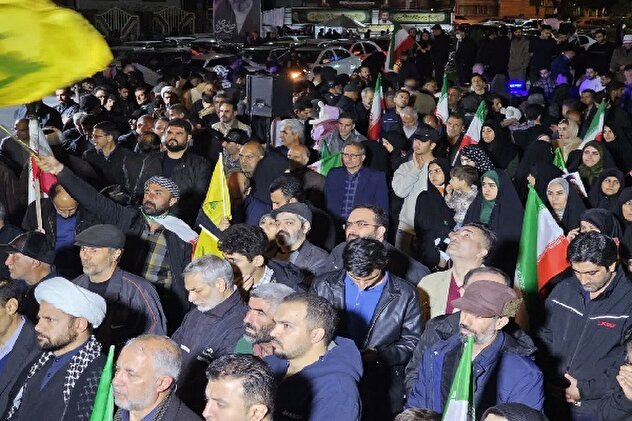 فیلم/ ادامه تجمع مردمی سنندج در حمایت از نظام و انقلاب و دستگاه دیپلماسی