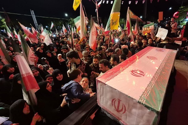 وداع با پیکر مطهر پاسدار شهید «علی‌اکبر ساکت» در مشهد+ فیلم و تصاویر