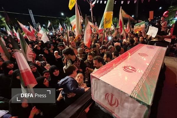 وداع با پیکر مطهر پاسدار شهید «علیاکبر ساکت» در مشهد+ فیلم وداع با پیکر مطهر پاسدار شهید «علیاکبر ساکت» در مشهد+ فیلم