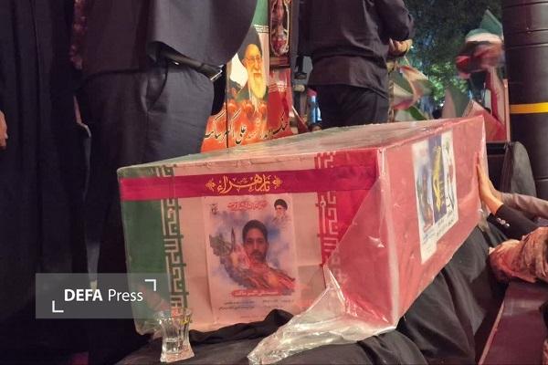 وداع با پیکر مطهر پاسدار شهید «علیاکبر ساکت» در مشهد+ فیلم وداع با پیکر مطهر پاسدار شهید «علیاکبر ساکت» در مشهد+ فیلم