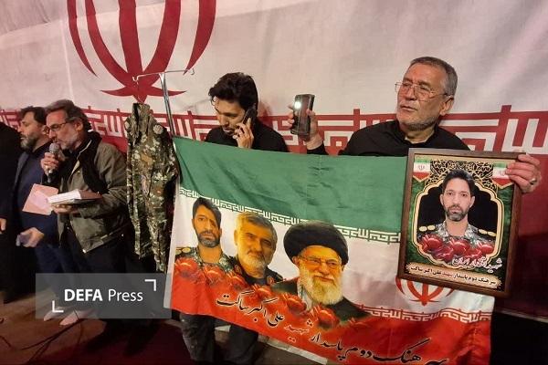 وداع با پیکر مطهر پاسدار شهید «علیاکبر ساکت» در مشهد+ فیلم وداع با پیکر مطهر پاسدار شهید «علیاکبر ساکت» در مشهد+ فیلم