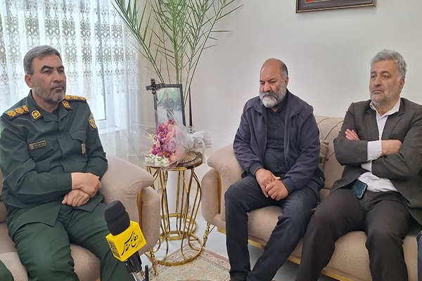 حضور در کنار خانواده شهدا، تکلیف مهمی برای مسئولان است