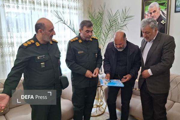 حضور در کنار خانواده شهدا، تکلیف مهمی برای مسئولان است