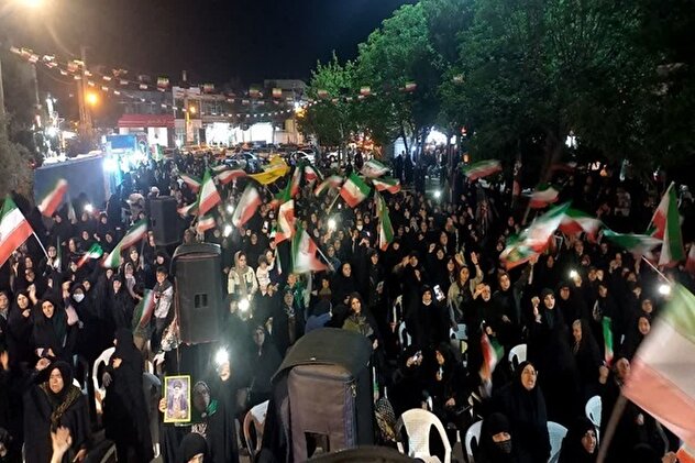 فیلم/ چهل وسومین شب از تجمع شب های اقتدار باحضور پرشور مردم ولایتمدارشهرستان گرمسار