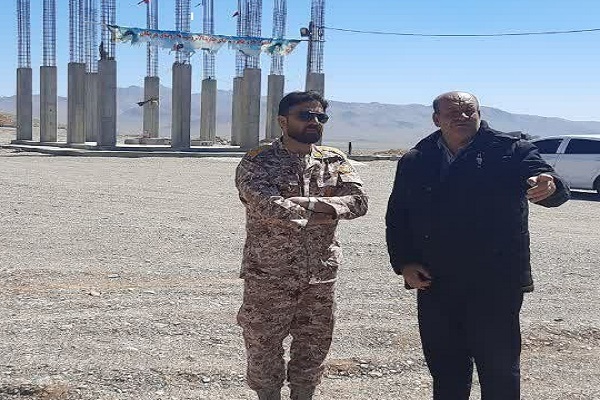 بازدید مدیرکل حفظ آثار و نشر ارزش های دفاع مقدس و مقاومت استان از یادمان شهید گمنام در روستای هرچگان