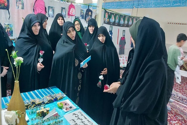 بازدید مدیر امور بانوان حفظ آثار دفاع مقدس همدان از قرارگاه مسجدی «جنگ رمضان» در ملایر + تصاویر