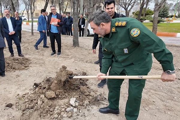 تصاویر/ غرس نهال امید به نیّت شهدا در اردبیل