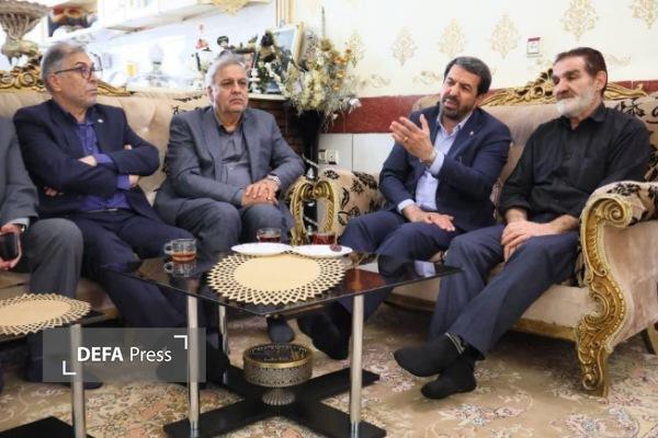 دیدار استاندار همدان با خانواده شهید «رسول سرمدی علیخانی» در اسدآباد + تصاویر