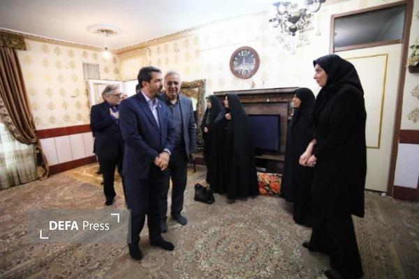 دیدار استاندار همدان با خانواده شهید «رسول سرمدی علیخانی» در اسدآباد + تصاویر