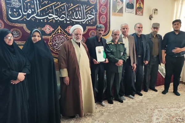 تصاویر/ دیدار مدیر کل حفظ آثار و نشر ارزش‌های دفاع مقدس و مقاومت استان خراسان جنوبی، مدیر کل بنیاد شهید و امور ایثارگران ، با خانواده 