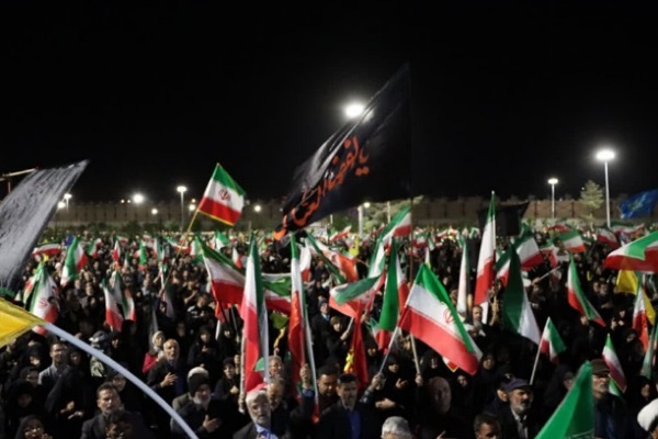 فیلم/ حضور حماسه‌ساز مردم بیرجند در شب شهادت امام صادق(ع)