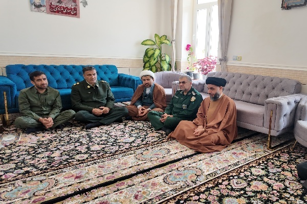 دیدار مدیرکل حفظ آثار دفاع مقدس کهگیلویه و بویراحمد با خانواده جانباز سرافراز دفاع مقدس در شهرستان دنا