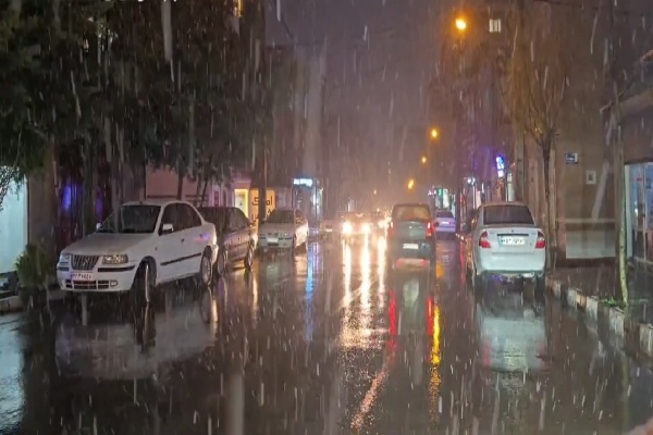 فیلم/ بارش برف زیبای بهاری و سفید پوش شدن شهر سقز کردستان