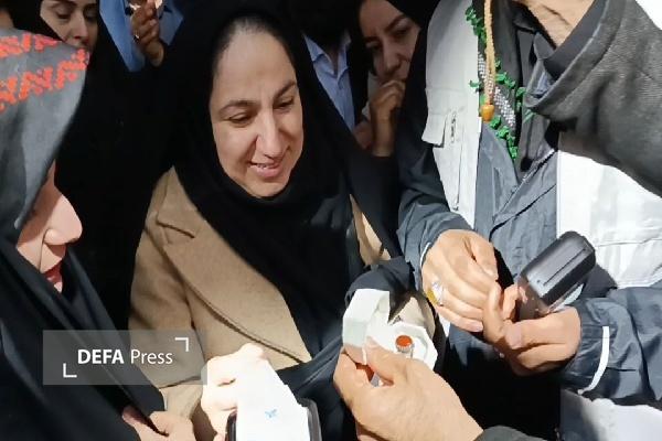 خرید ۵۶ میلیون تومانی انگشتر منسوب به رهبر شهید توسط بانوی سنندجی