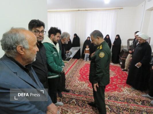 دیدار سرهنگ جوان با خانواده شهید «امیر خوجه» در روستای احمدآباد+ تصاویر دیدار سرهنگ جوان با خانواده شهید «امیر خوجه» در روستای احمدآباد+ تصاویر