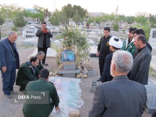 دیدار سرهنگ جوان با خانواده شهید «امیر خوجه» در روستای احمدآباد+ تصاویر دیدار سرهنگ جوان با خانواده شهید «امیر خوجه» در روستای احمدآباد+ تصاویر