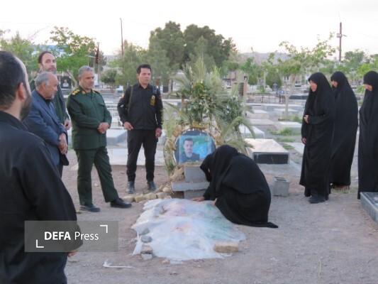 دیدار سرهنگ جوان با خانواده شهید «امیر خوجه» در روستای احمدآباد+ تصاویر دیدار سرهنگ جوان با خانواده شهید «امیر خوجه» در روستای احمدآباد+ تصاویر
