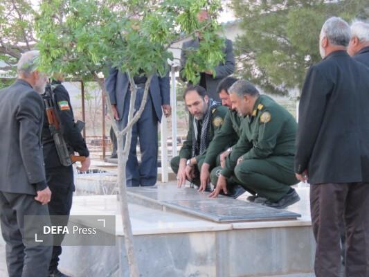 دیدار سرهنگ جوان با خانواده شهید «امیر خوجه» در روستای احمدآباد+ تصاویر دیدار سرهنگ جوان با خانواده شهید «امیر خوجه» در روستای احمدآباد+ تصاویر