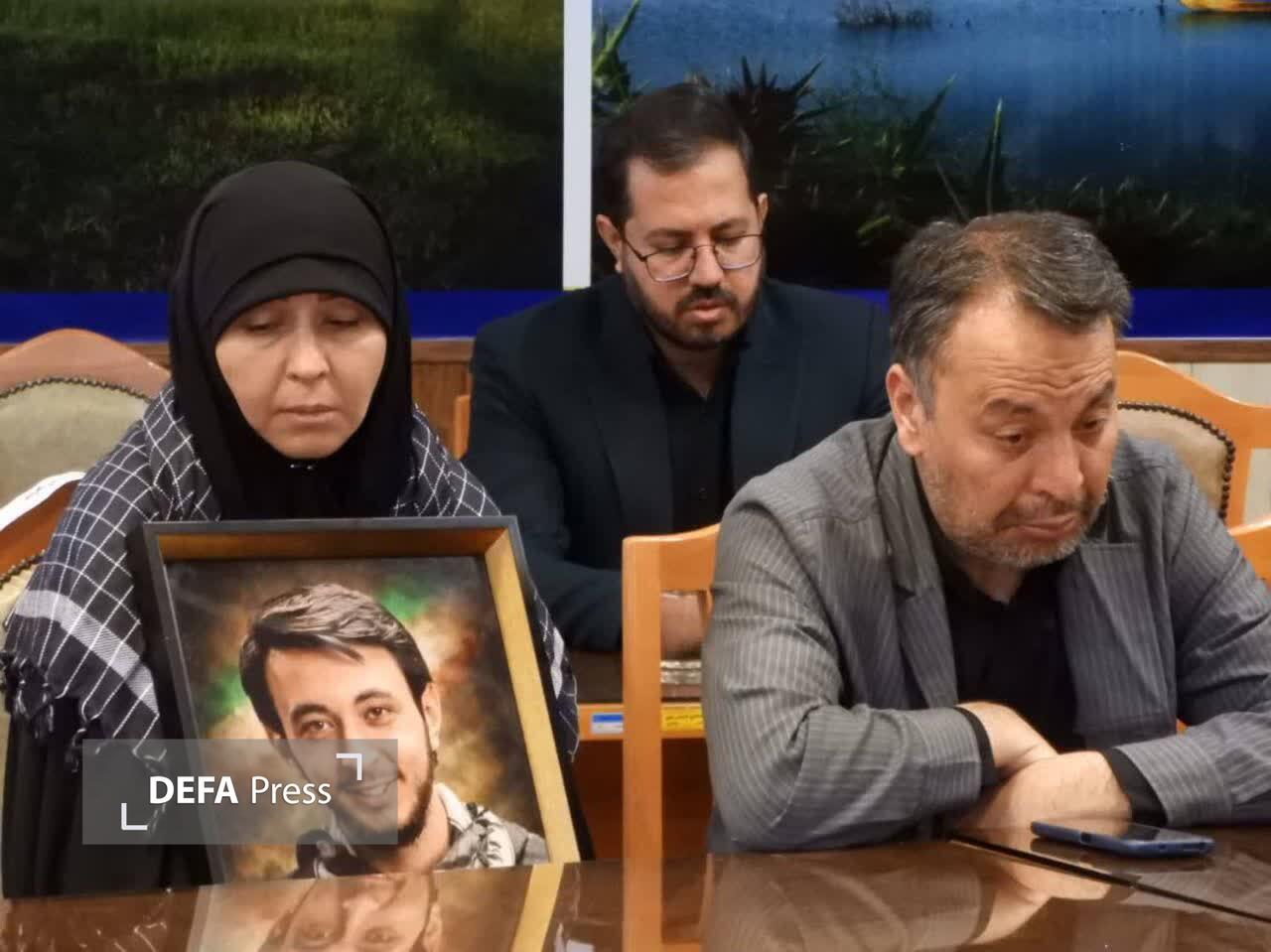 آیین وداع با پیکر دو شهید جنگ رمضان در جلسه شورای اداری فریمان+ تصاویر