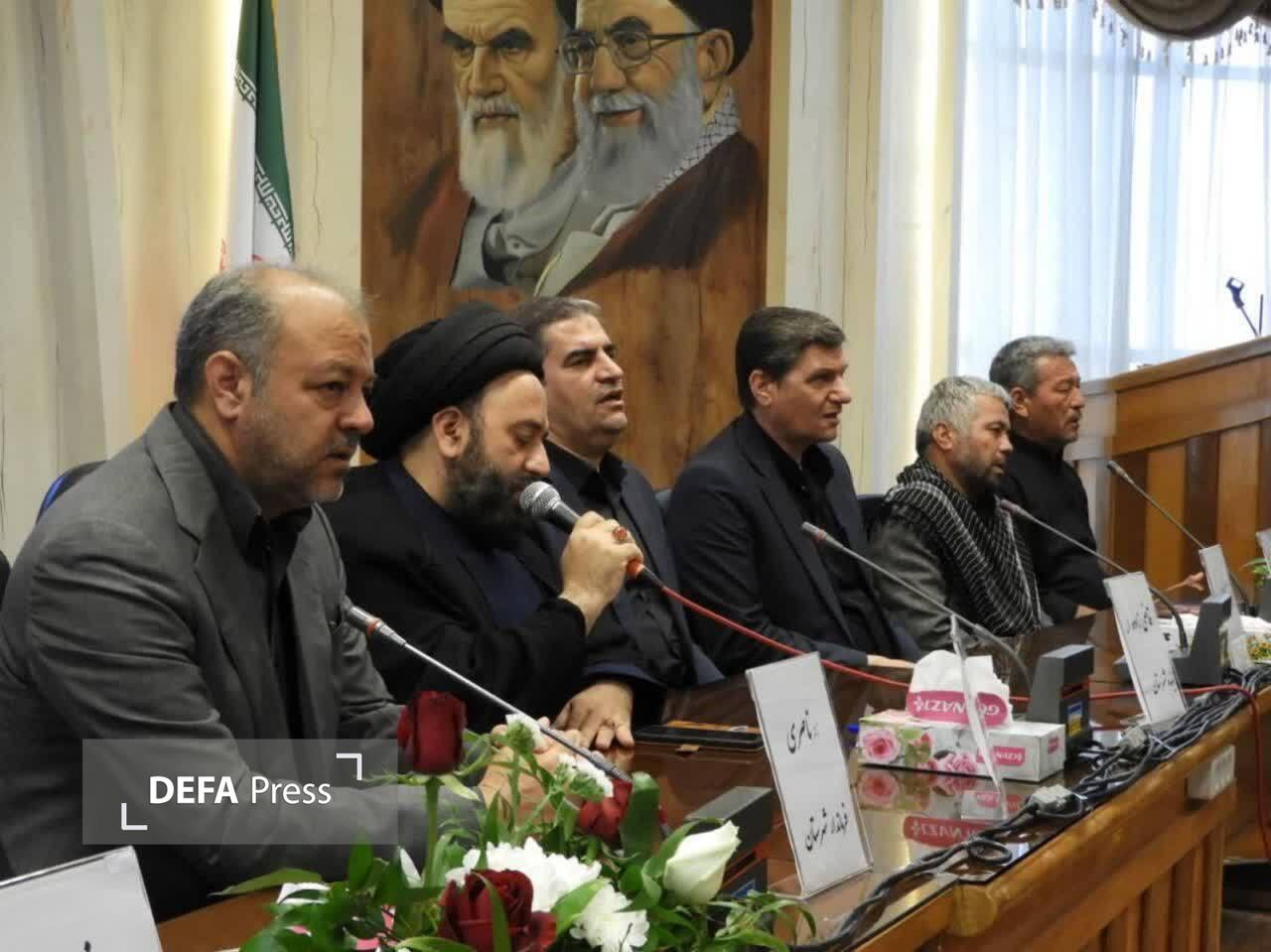 آیین وداع با پیکر دو شهید جنگ رمضان در جلسه شورای اداری فریمان+ تصاویر