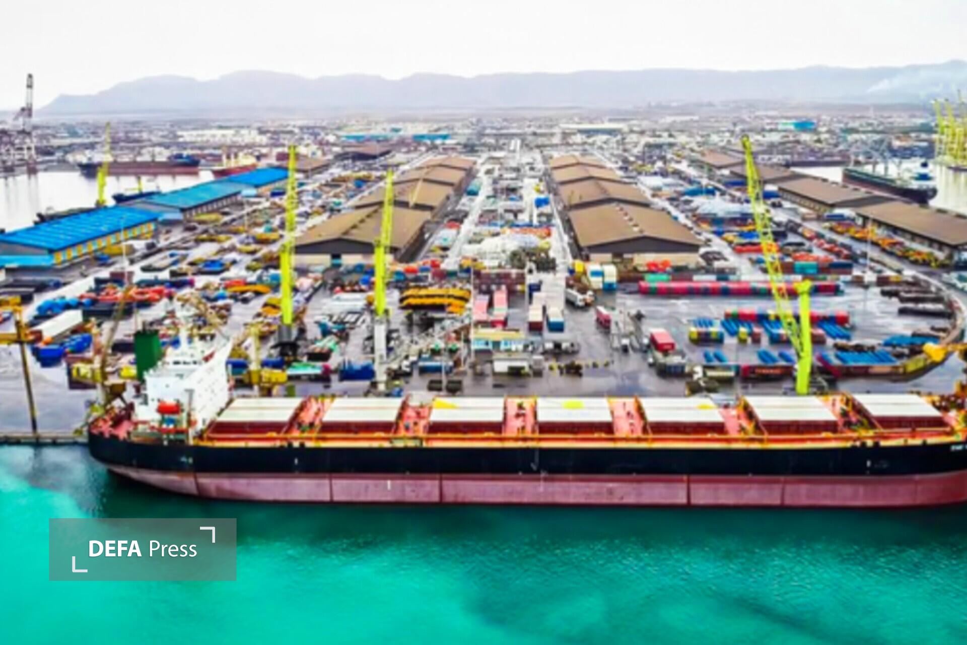 تخلیه و بارگیری بیش از ۱۲ میلیون تُن کالای نفتی و غیرنفتی در بنادر قشم تخلیه و بارگیری بیش از ۱۲ میلیون تُن کالای نفتی و غیرنفتی در بنادر قشم