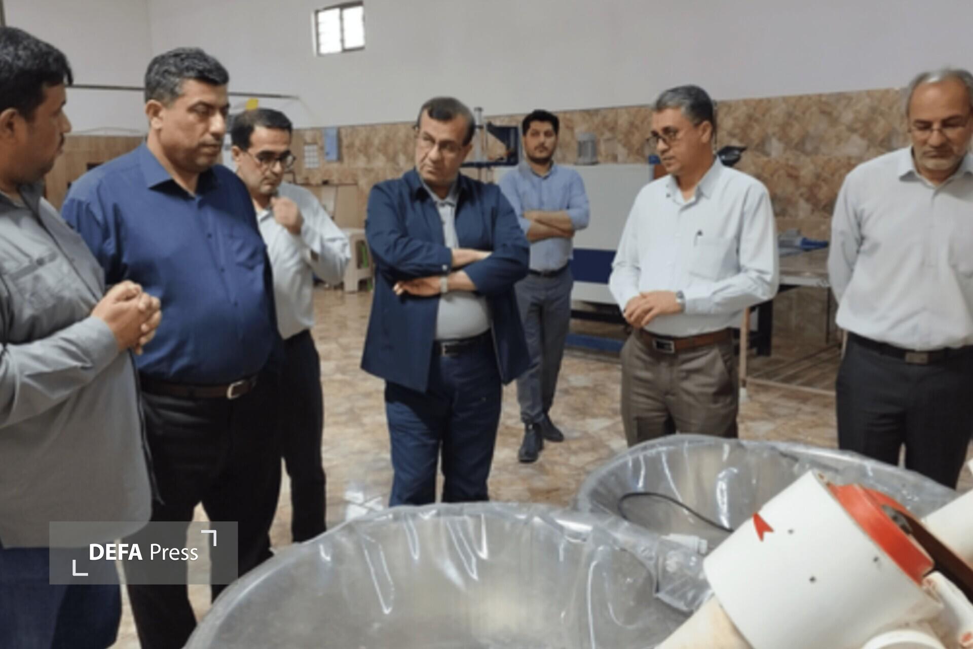 بازدید نماینده غرب هرمزگان از واحد‌های تولیدی بستک