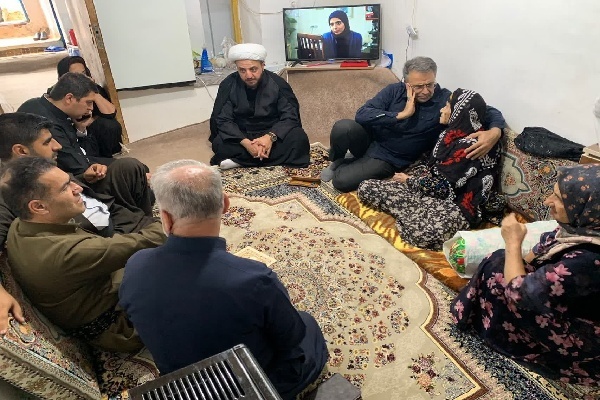 دیدار مسئولان کردستان با خانواده شهدای جنگ رمضان در شهرستان سروآباد