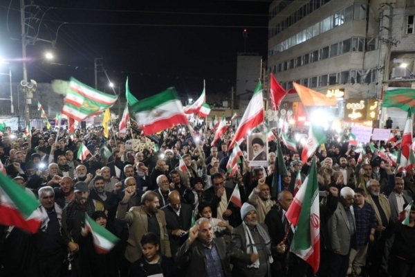 تصاویر/ چهل و پنجمین شور مردم ایلام در خیابان و بیعتی که هر شب محکم‌تر می‌شود