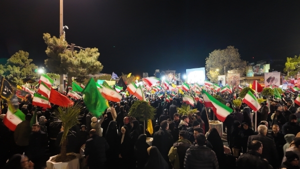 تصاویر/ حضور شبانگاهی مردم اراک در صحنه نبرد خیابانی