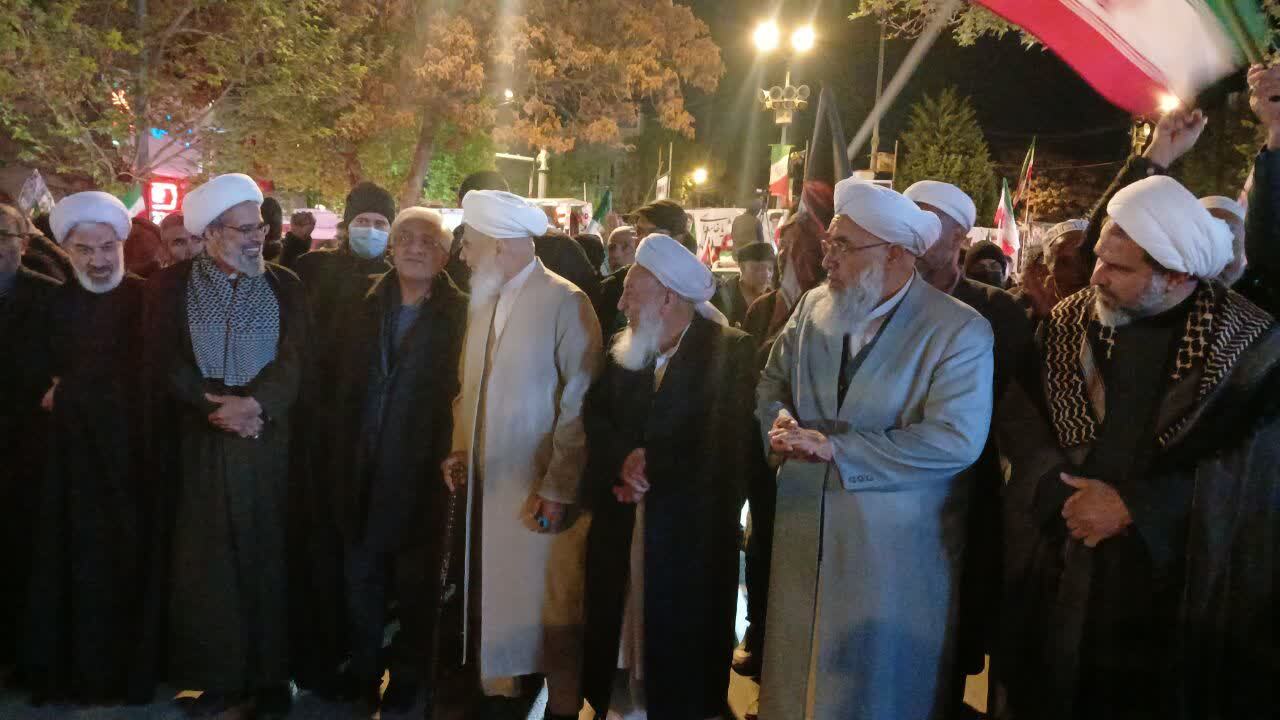 فیلم/ حضور حماسی اهل سنت خراسان‌شمالی در اجتماعات شبانه خونخواهی رهبر شهید