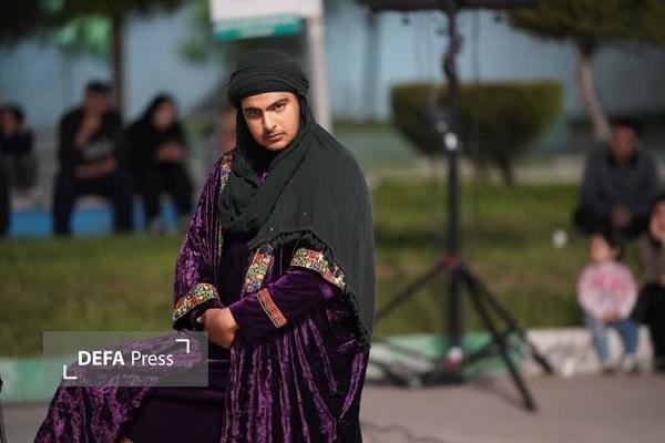 افراشته شدن پرچم ایران بر فراز مجلس تعزیه امام حسین(ع) در پایتخت مقاومت جهان اسلام+تصاویر