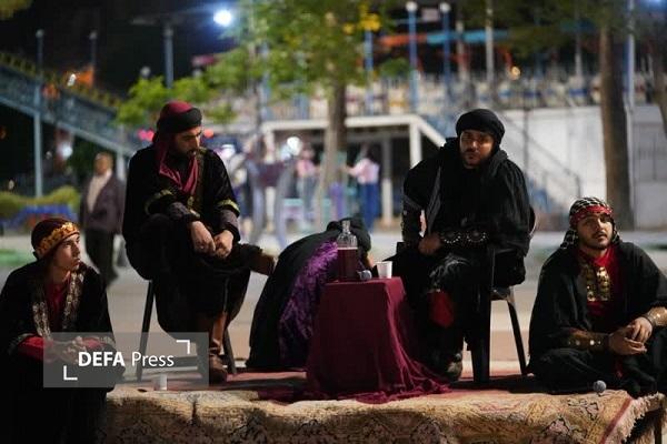 افراشته شدن پرچم ایران بر فراز مجلس تعزیه امام حسین(ع) در پایتخت مقاومت جهان اسلام+تصاویر